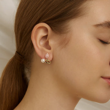 Tulip Kiss Pearl Studs